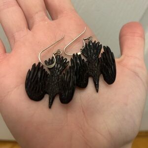 👋ARTISAN Hand-carved Raven Earrings